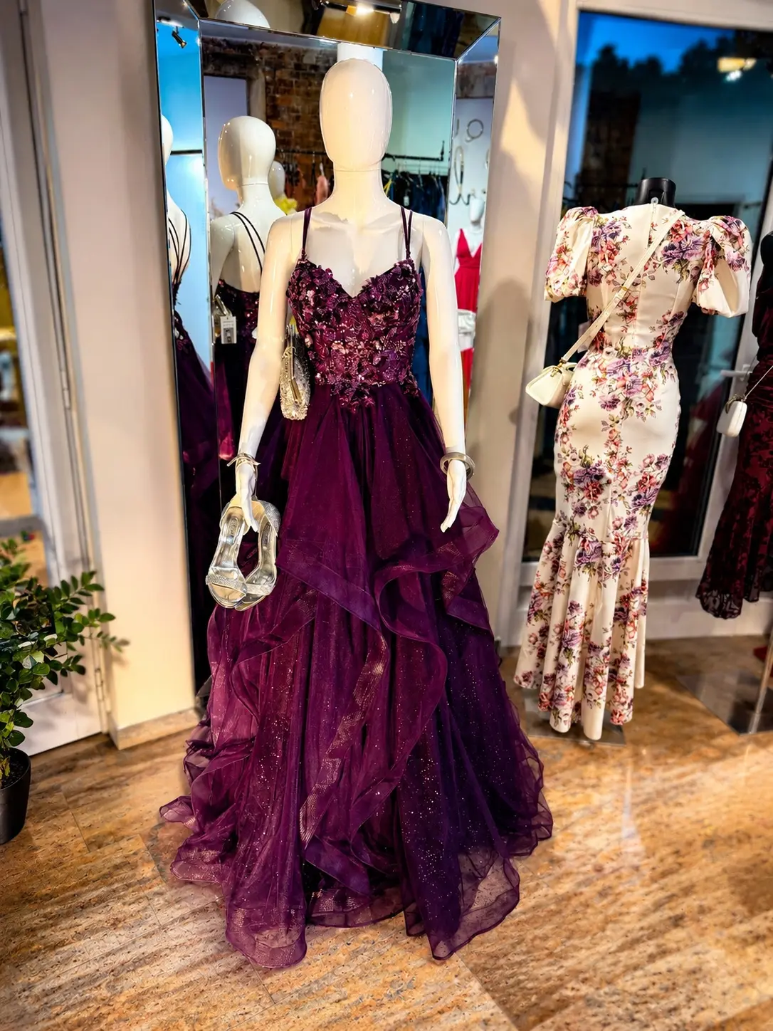 Haljine izložene u Boutique Perla